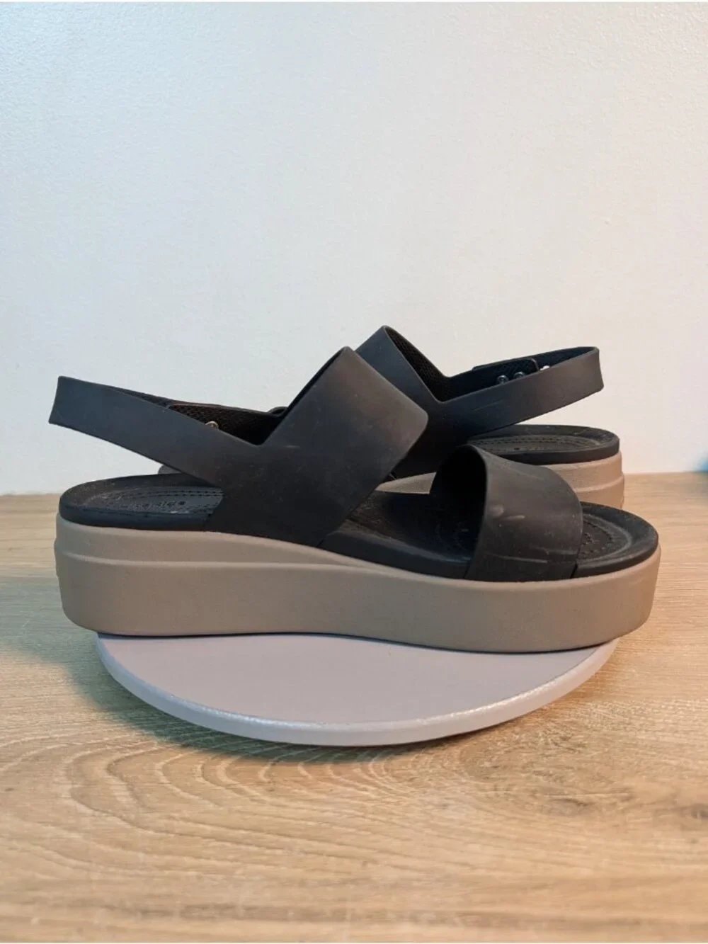 Crocs Sandals Women's 10 Black Brooklyn Low Wedge Comfort Summer - Picture 9 of 11